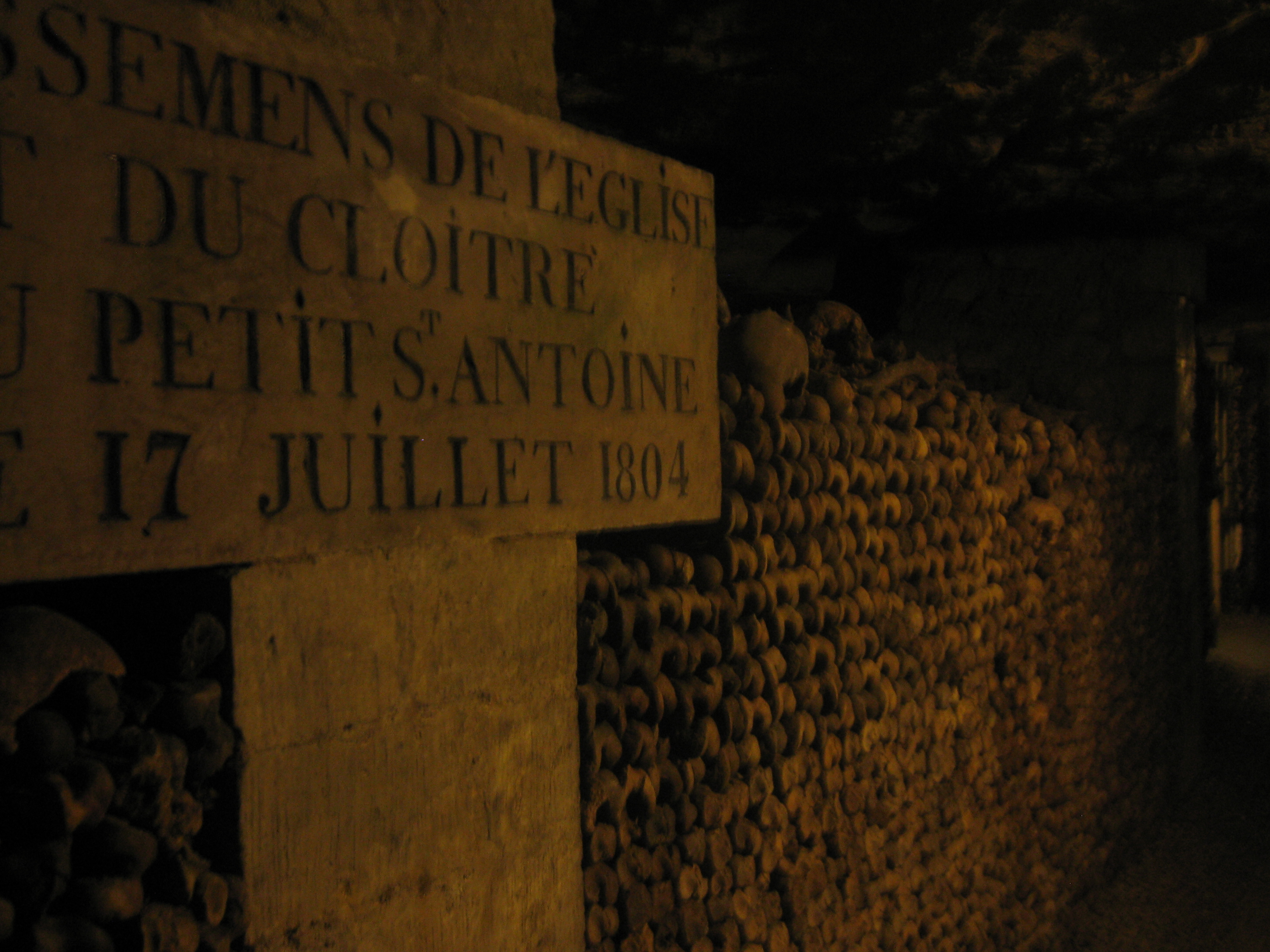 a hall of the catacombs=many bones